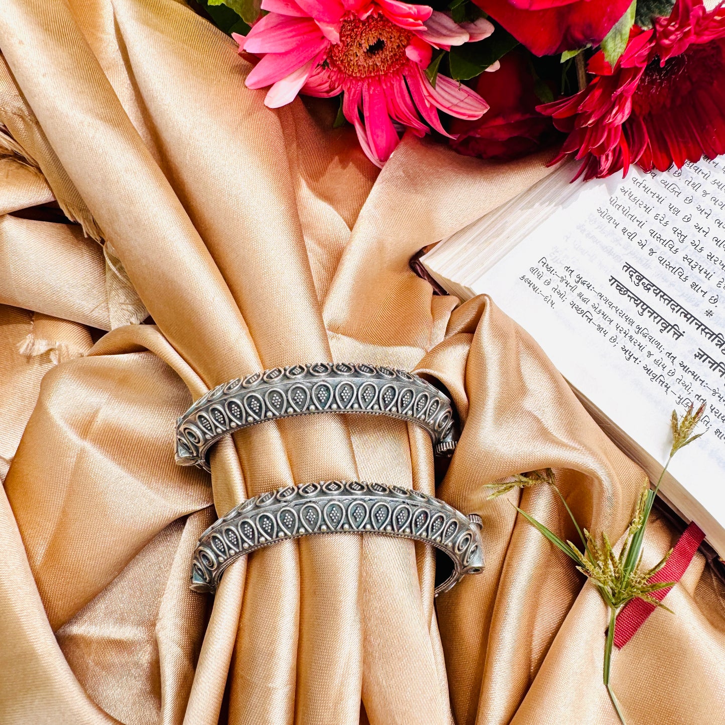 Amaira Handcuff