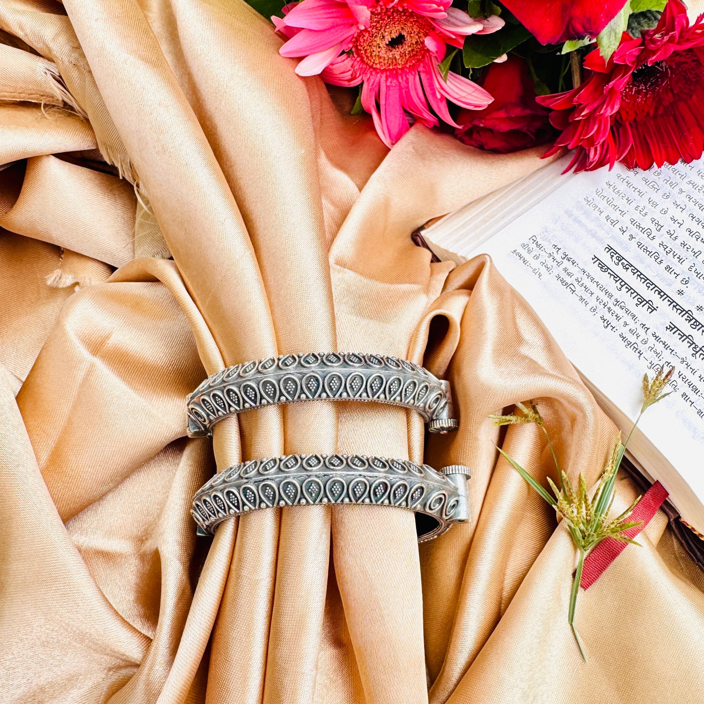 Amaira Handcuff