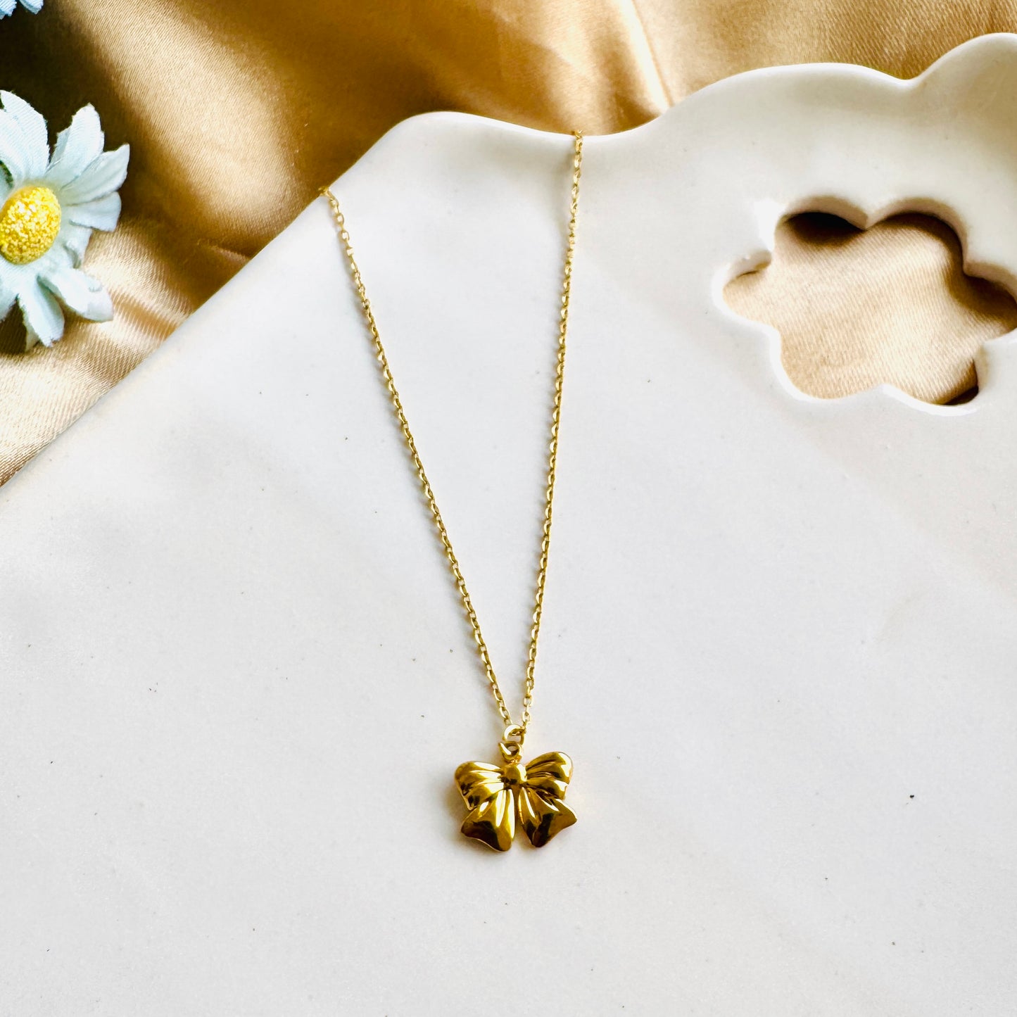 Bow Necklace