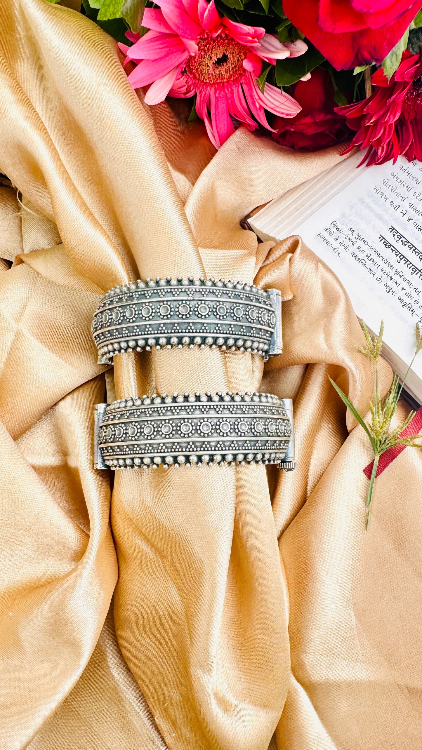 Manvi Royal Handcuff