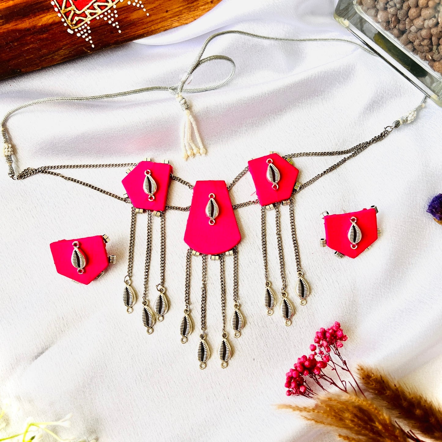 Pink Shell Chocker