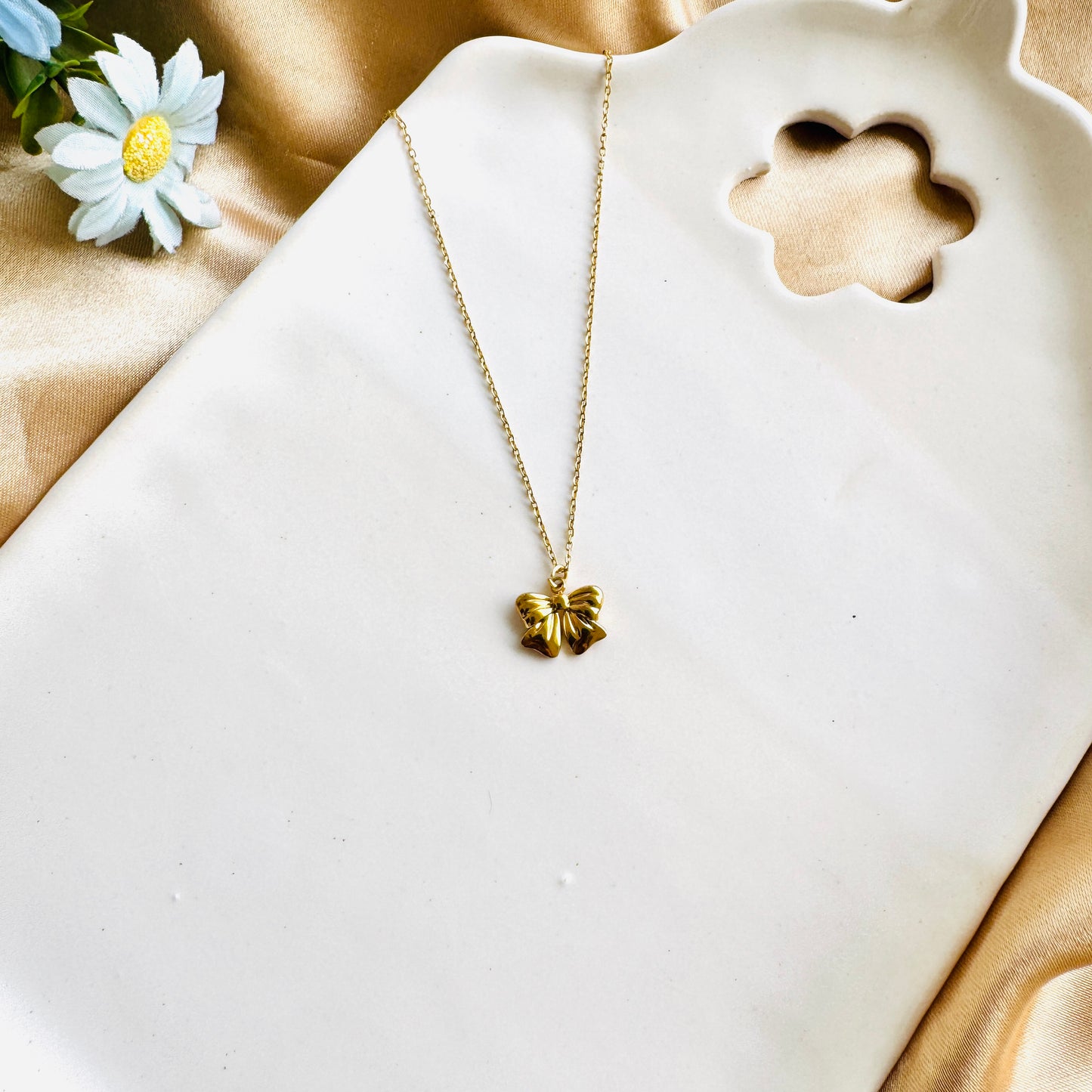 Bow Necklace