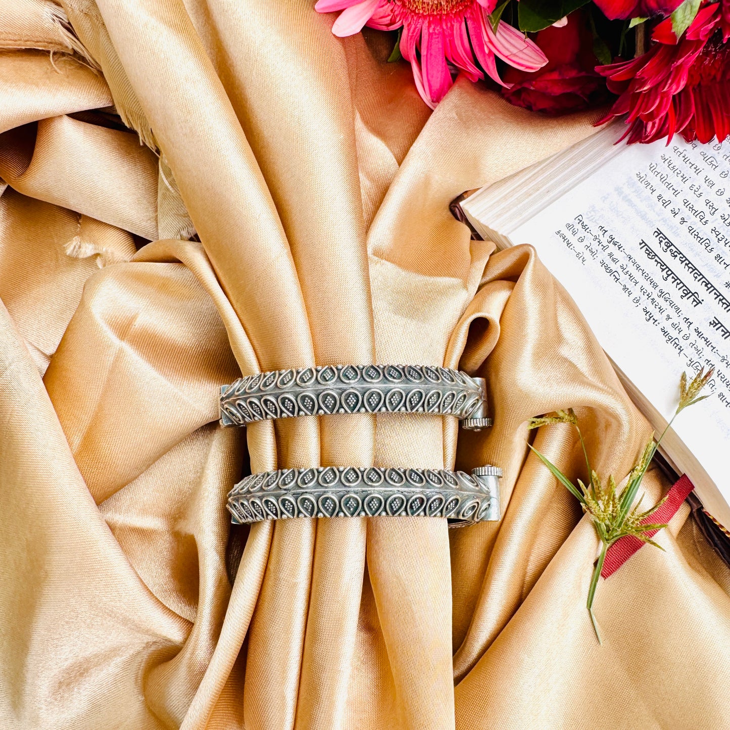 Amaira Handcuff