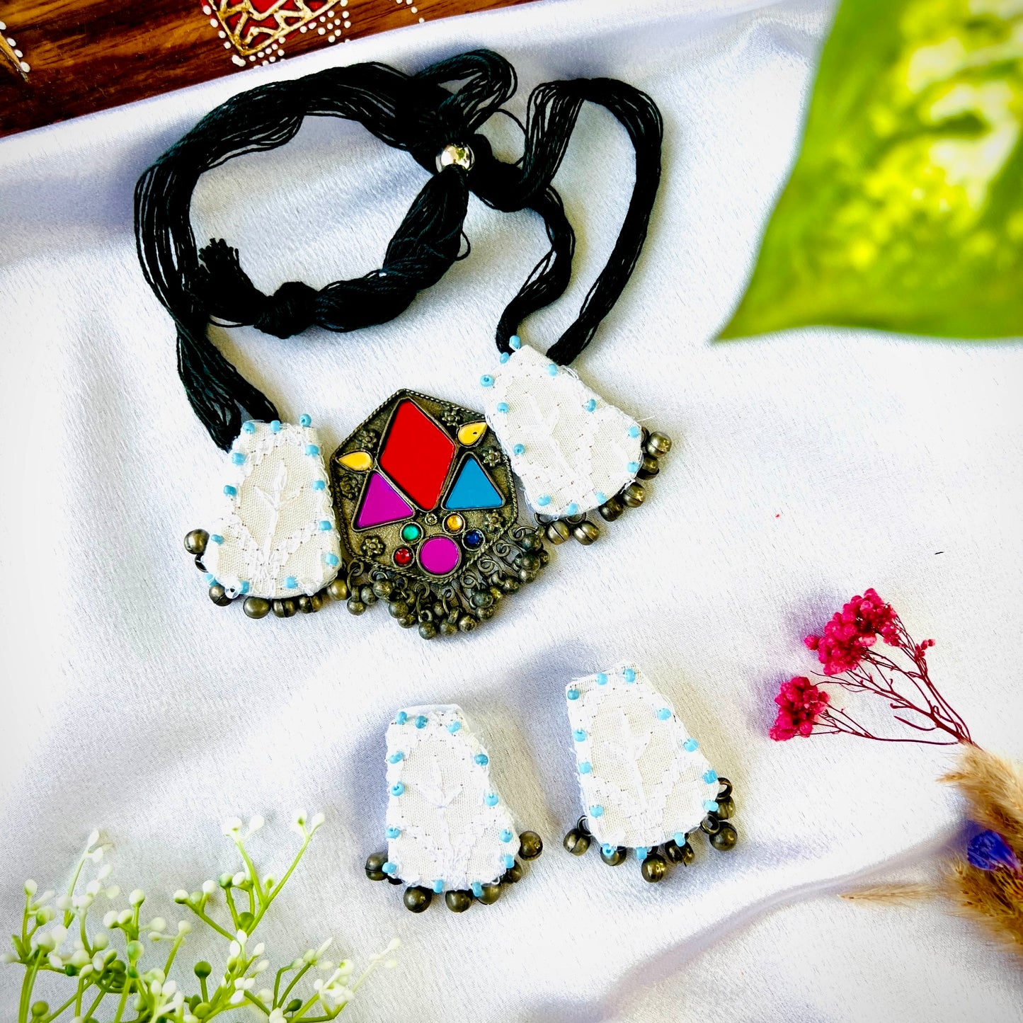 Antique White Chocker