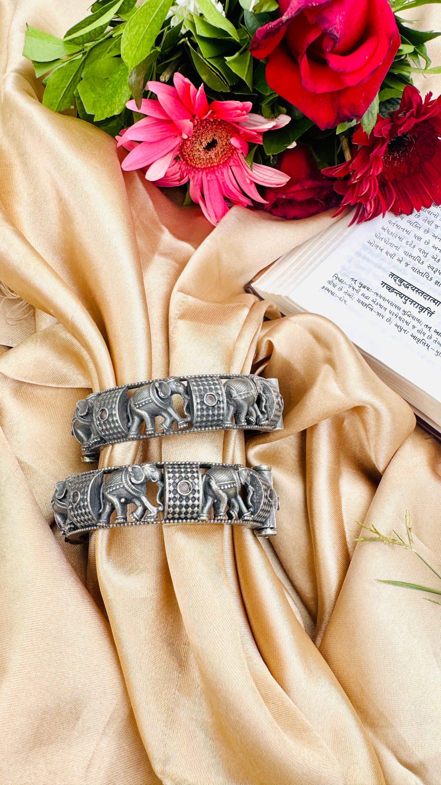 Elephant Handcuff