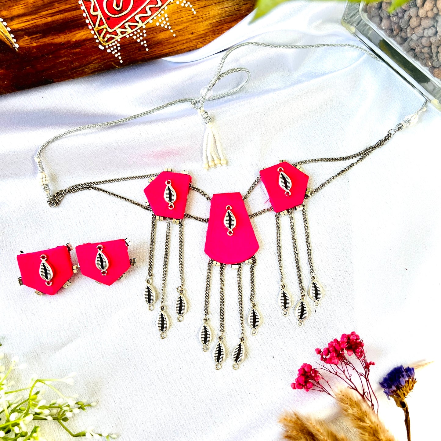 Pink Shell Chocker