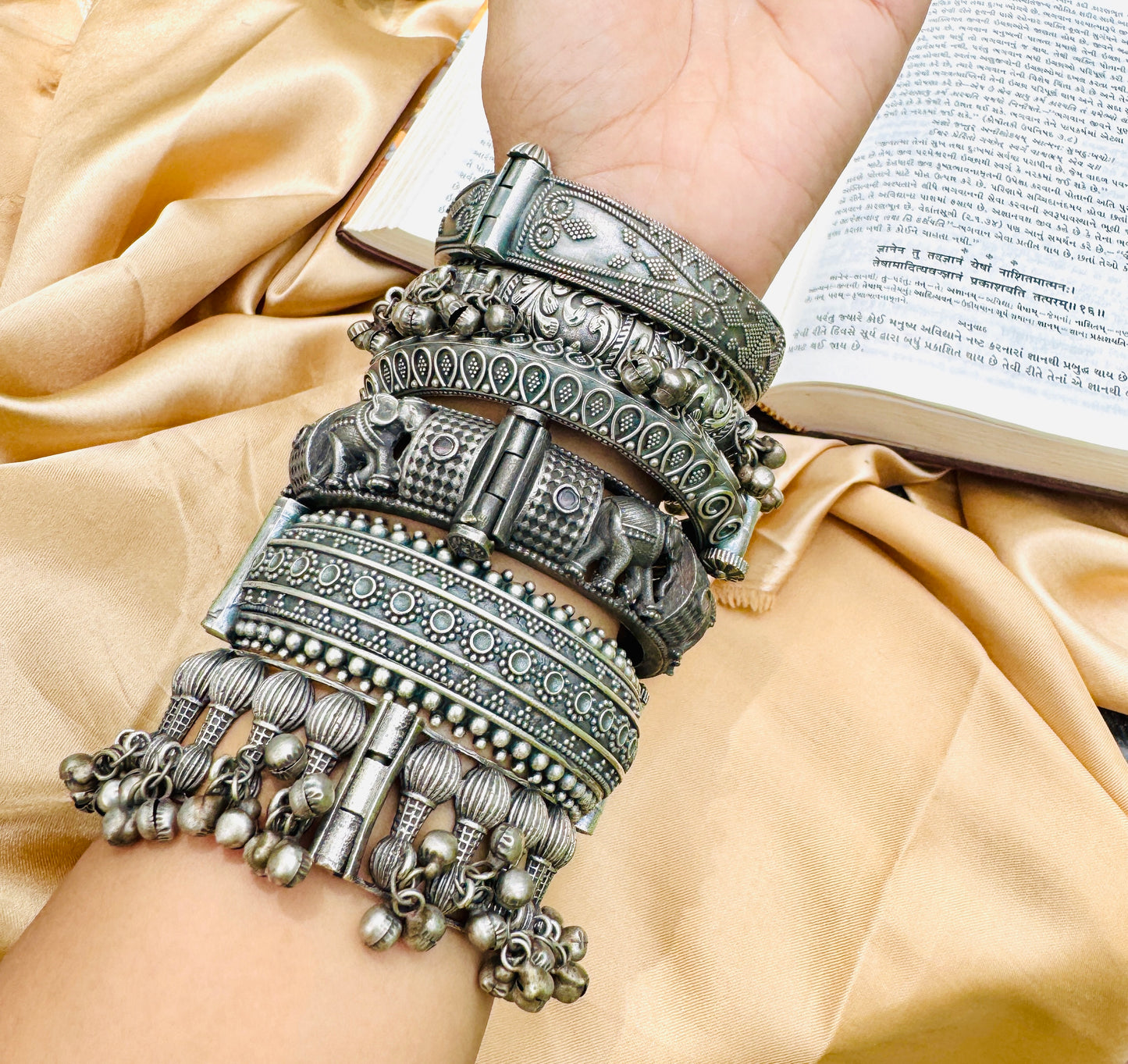 Amaira Handcuff