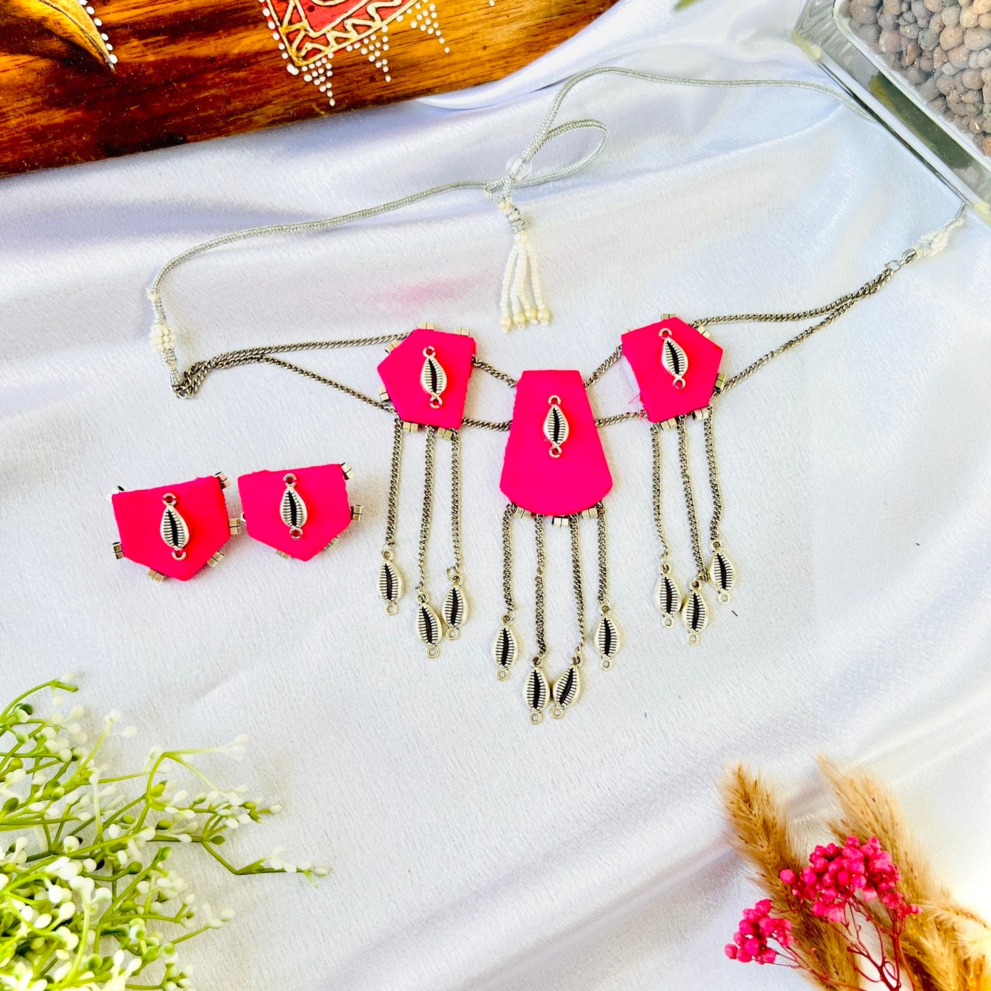Pink Shell Chocker
