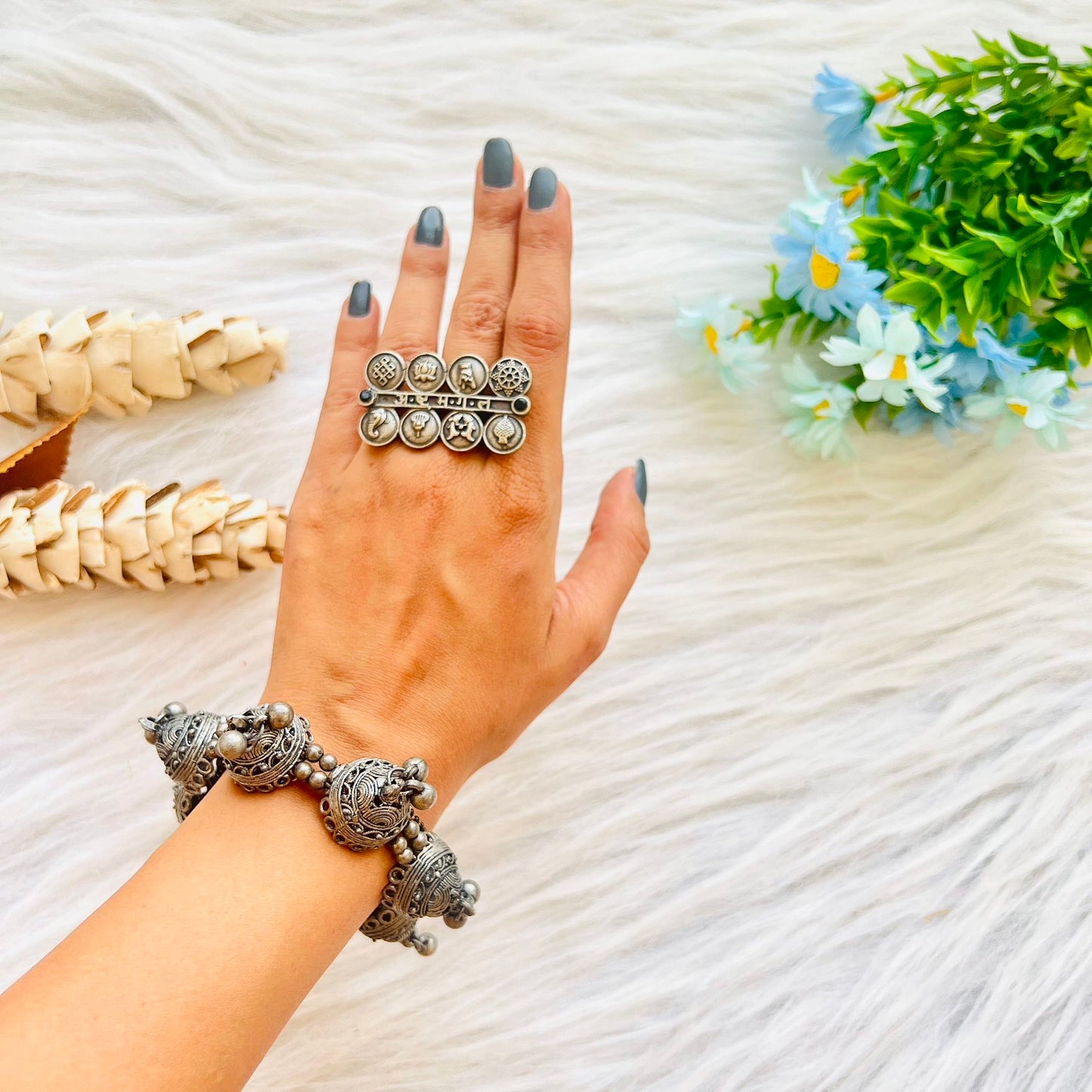 Mukut Handcuff