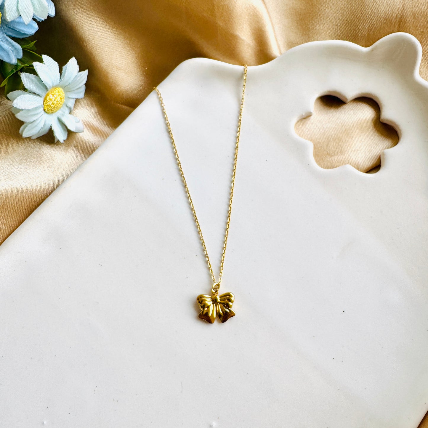 Bow Necklace
