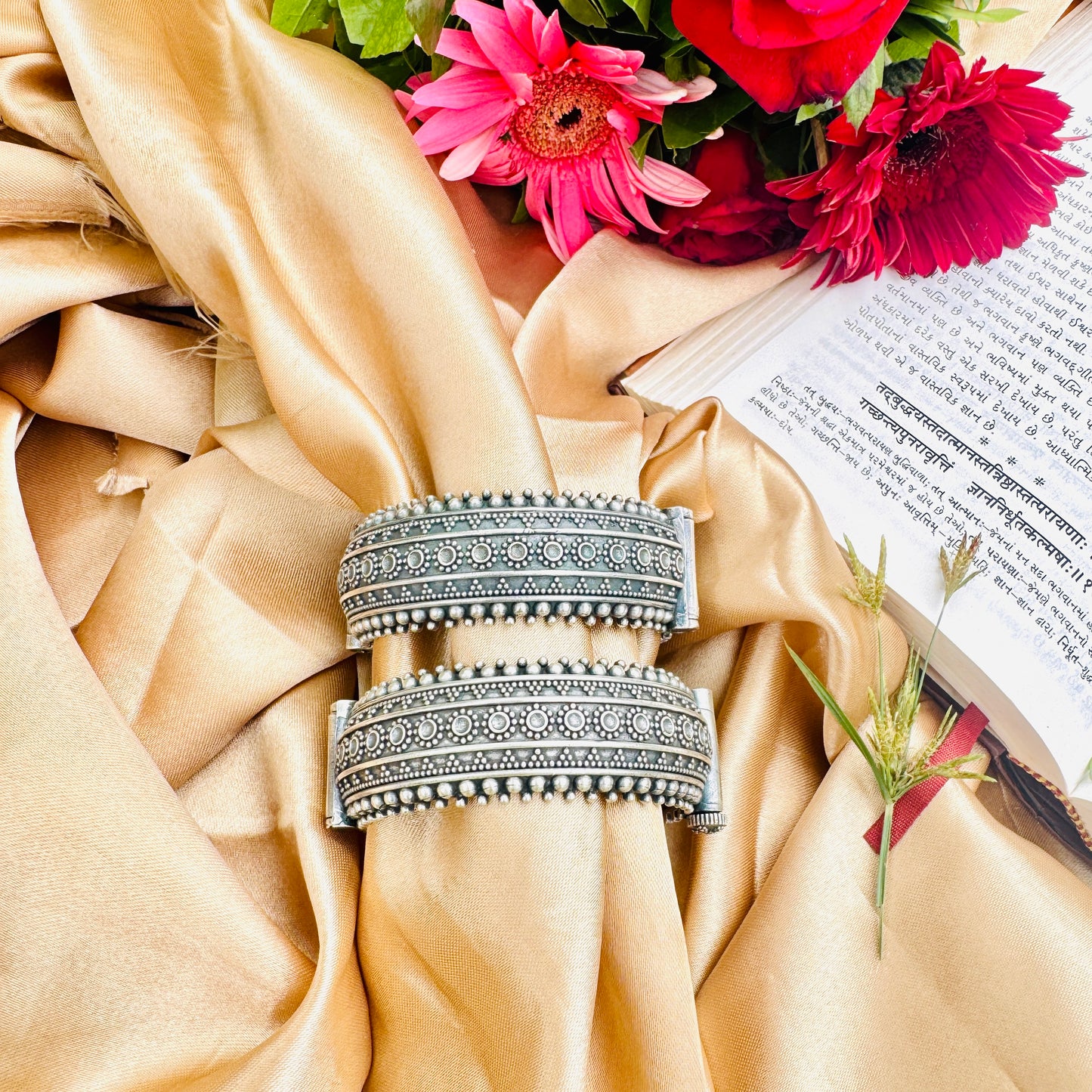 Manvi Royal Handcuff