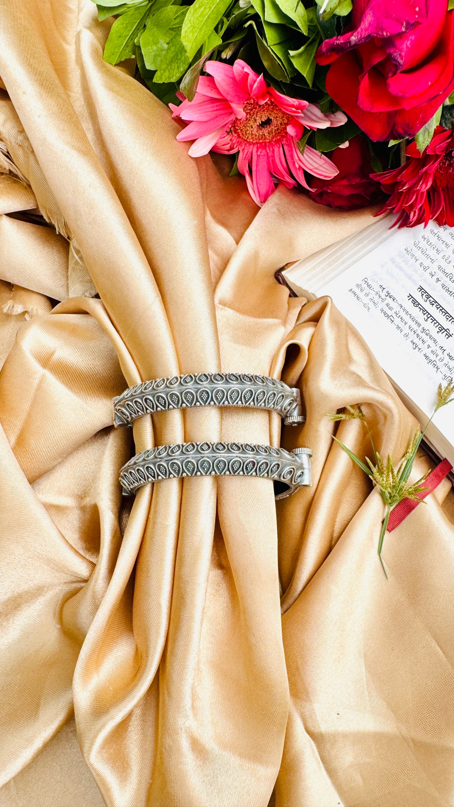 Amaira Handcuff