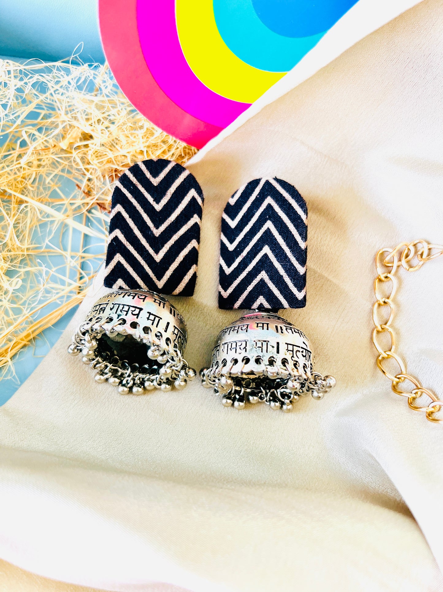 Black Zigzag Script Print Jhumki