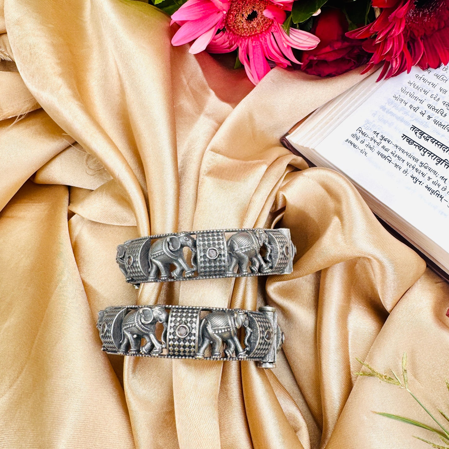 Elephant Handcuff