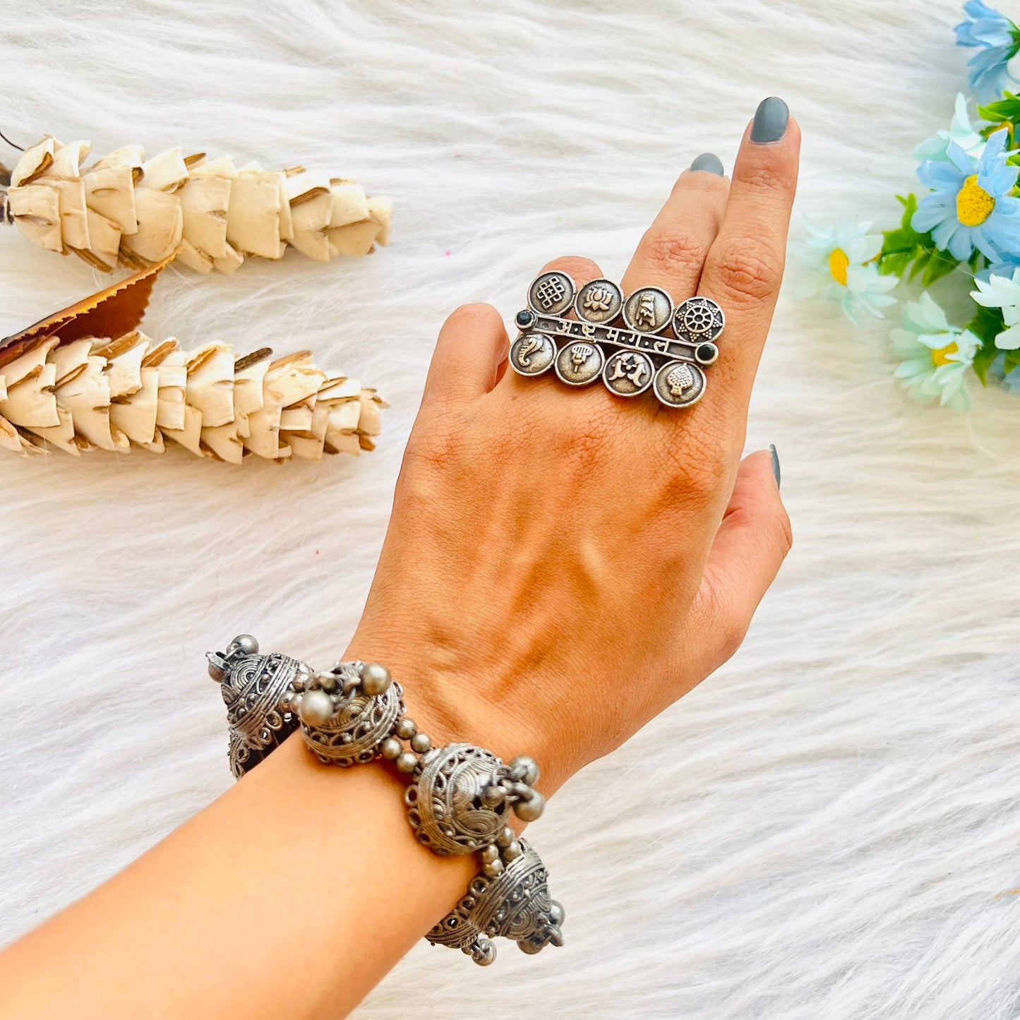 Mukut Handcuff