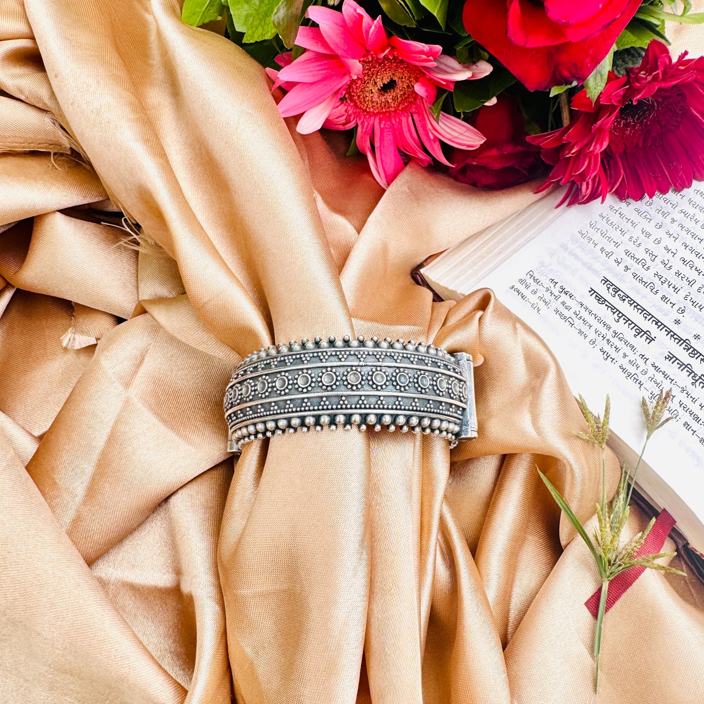 Manvi Royal Handcuff