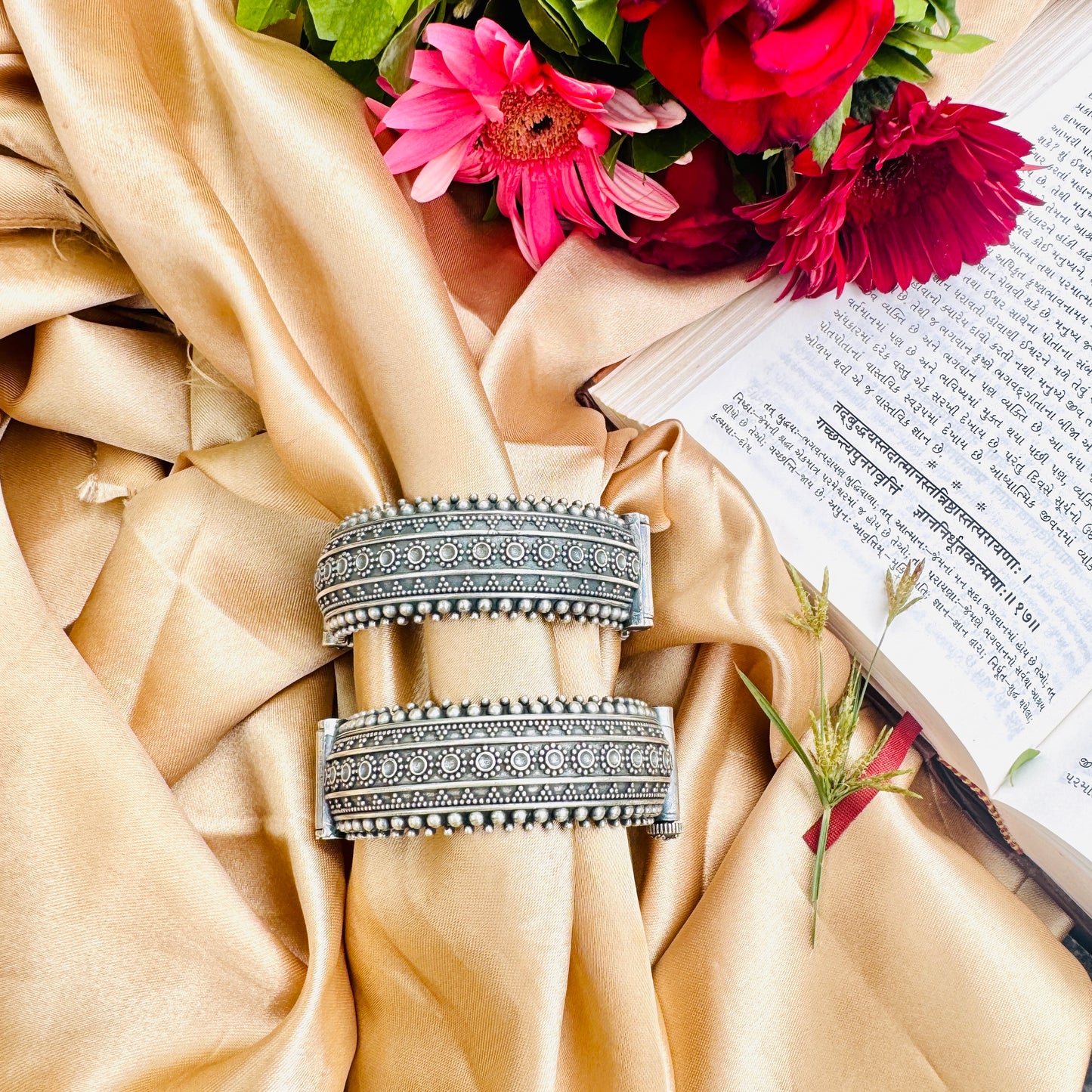 Manvi Royal Handcuff