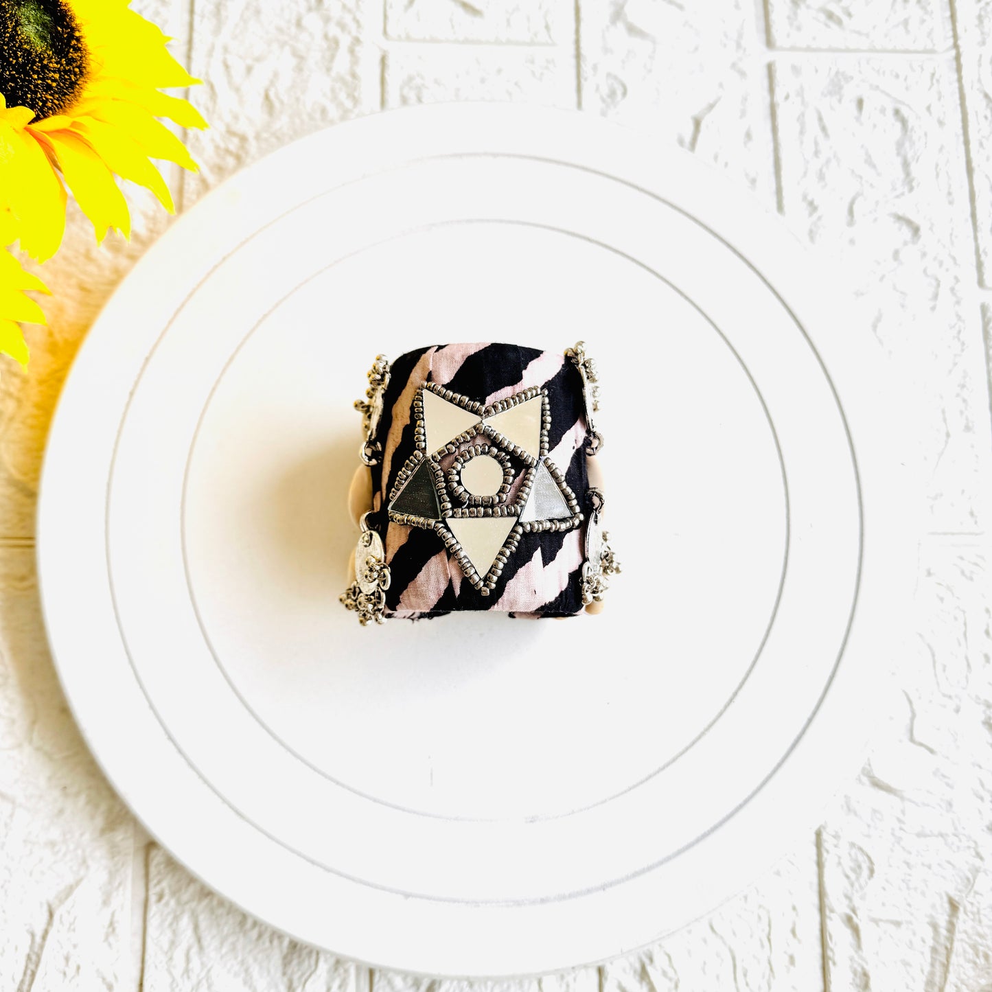 Aadvita Handcuff