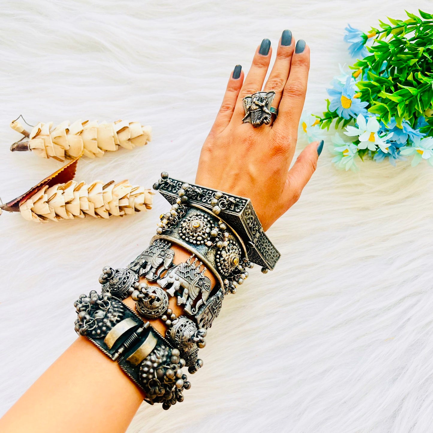 Mukut Handcuff