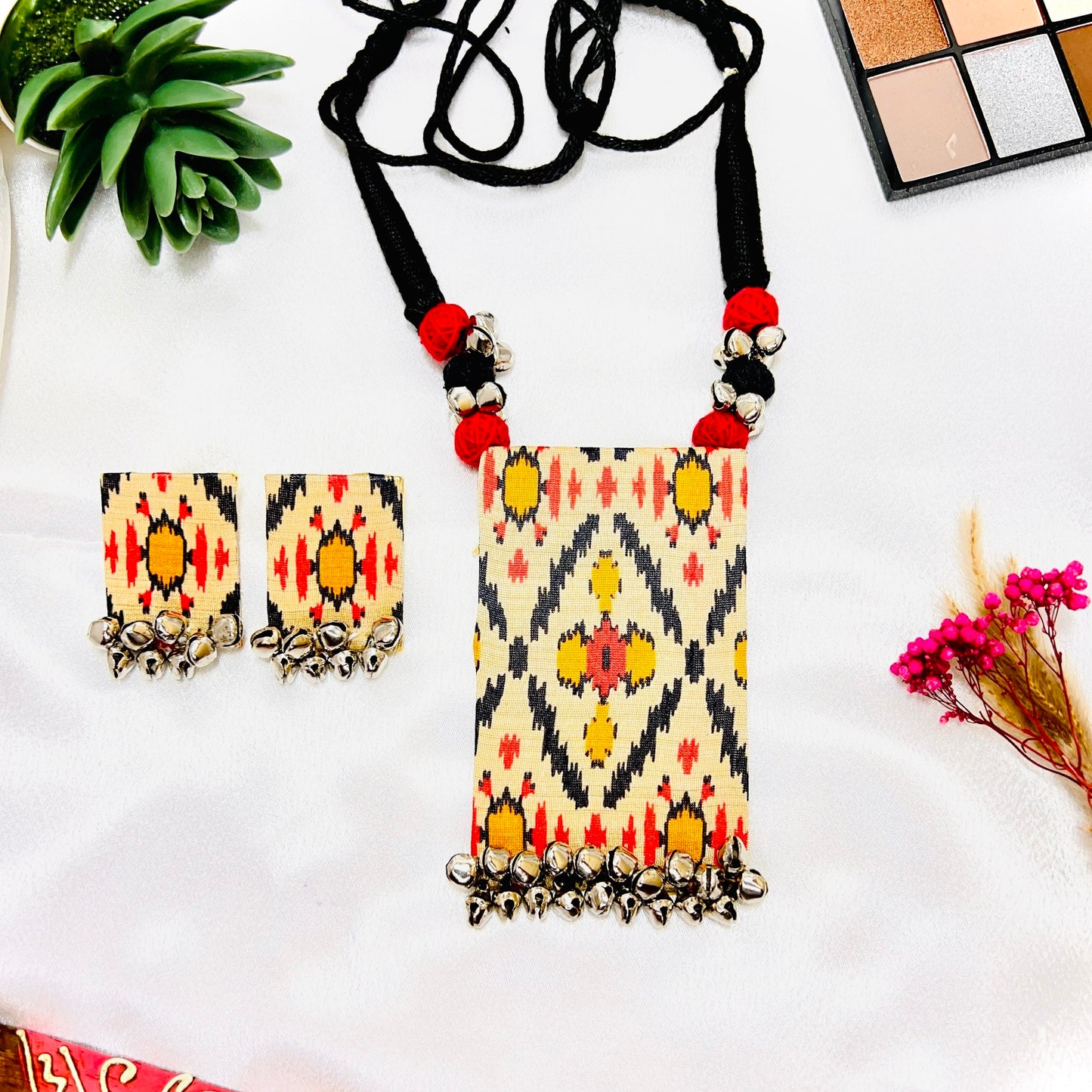 Patola Cream Set