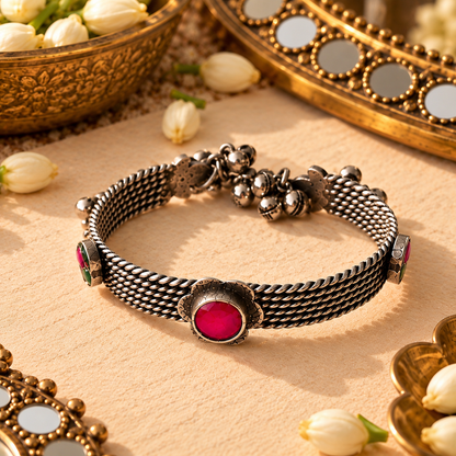 Baani Handcuff