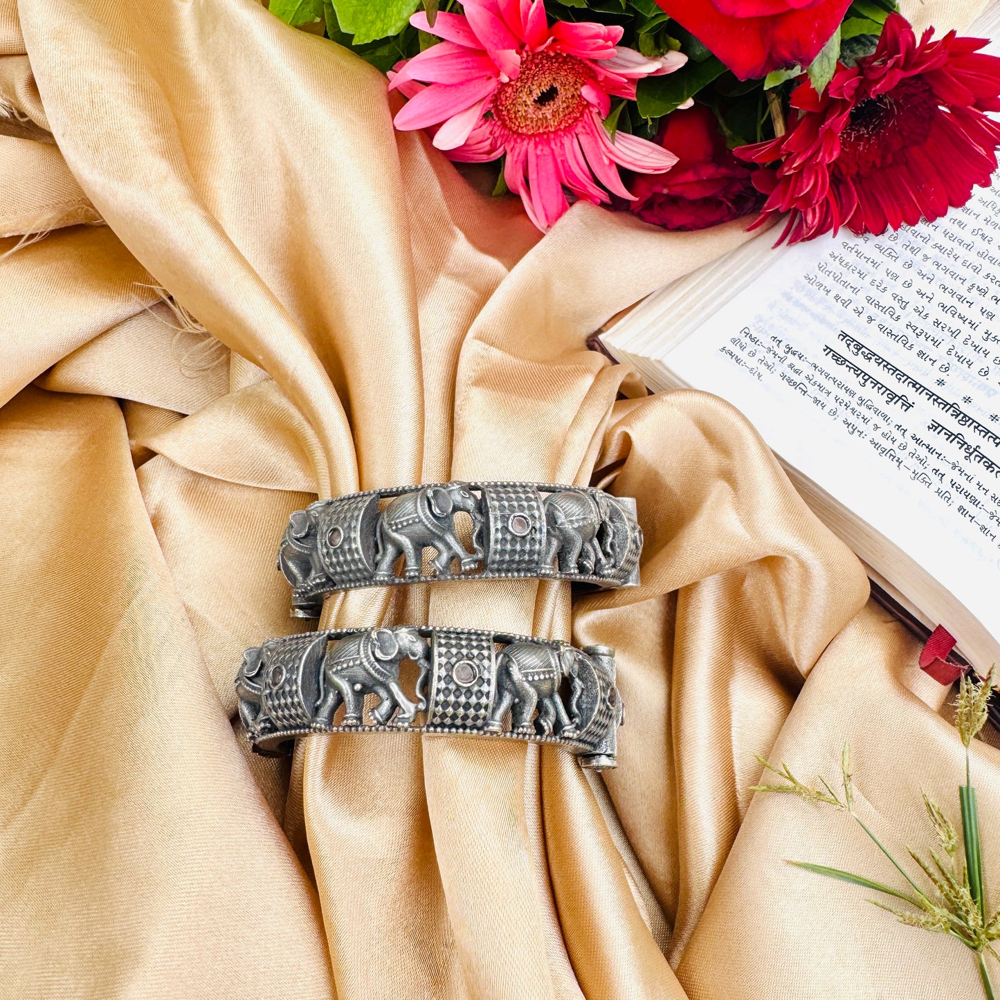 Elephant Handcuff
