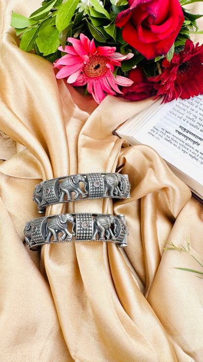 Elephant Handcuff