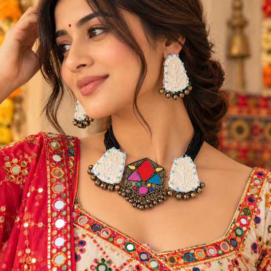 Antique White Chocker