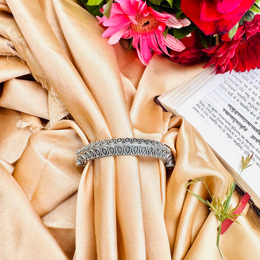Amaira Handcuff
