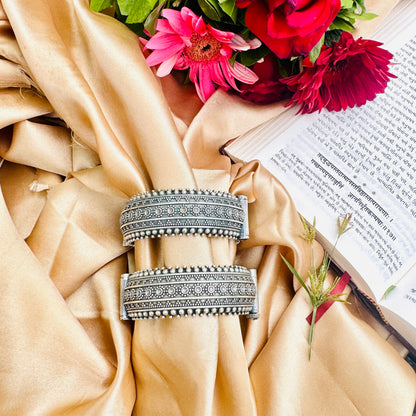 Manvi Royal Handcuff