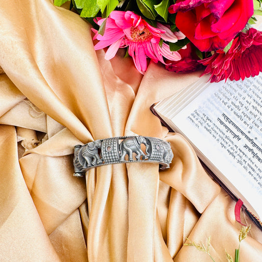 Elephant Handcuff